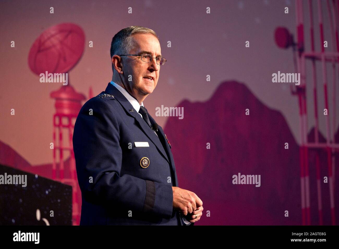 US Air Force General und der Stellvertretende Vorsitzende des Generalstabs Johannes Hyten spricht über die Raumfahrt in den Raum Symposium 2019 in Colorado Springs, USA. Stockfoto