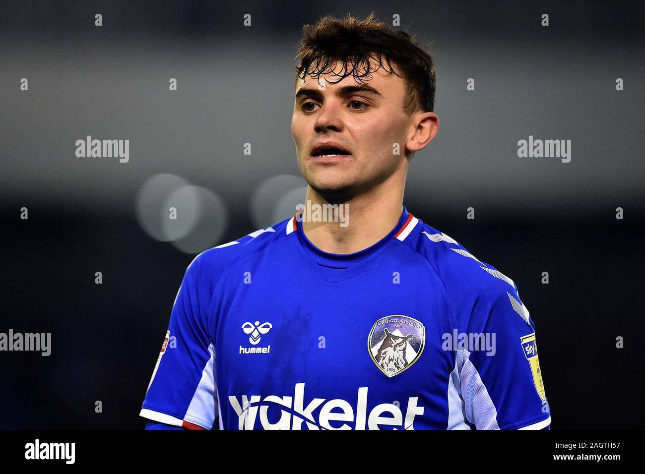 Oldham, Großbritannien. 21 Dez, 2019. OLDHAM, ENGLAND - 21. Dezember Jonny Smith von Oldham Athletic während der Sky Bet Liga 2 Übereinstimmung zwischen Oldham Athletic und Crawley Town an der Grenze Park, Oldham am Samstag, den 21. Dezember 2019. (Credit: Eddie Garvey | MI Nachrichten) das Fotografieren dürfen nur für Zeitung und/oder Zeitschrift redaktionelle Zwecke verwendet werden, eine Lizenz für die gewerbliche Nutzung Kreditkarte erforderlich: MI Nachrichten & Sport/Alamy leben Nachrichten Stockfoto