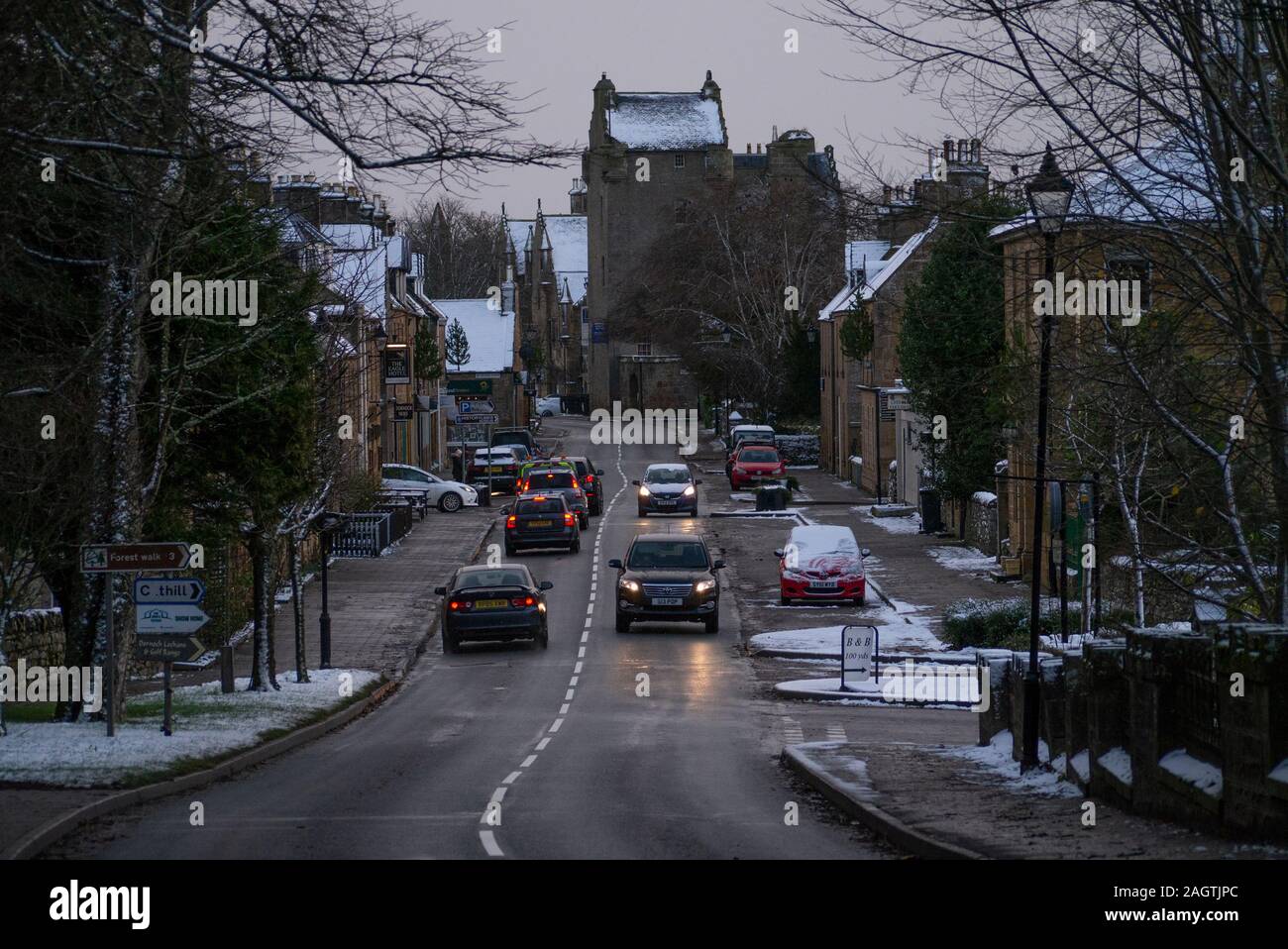 Winter Straßenszene in Dornoch Sutherland Schottland Großbritannien Stockfoto