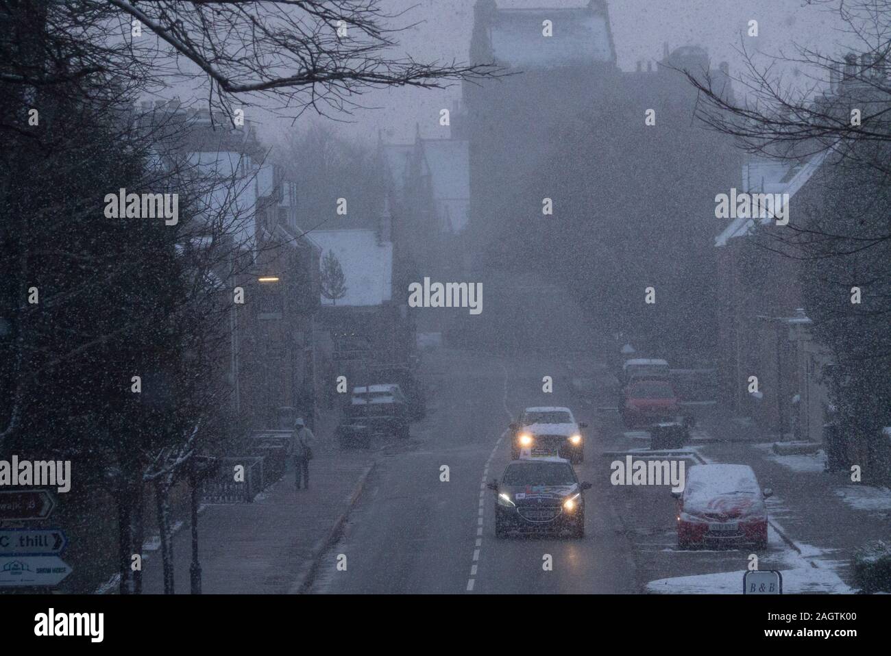 Winter Straßenszene in Dornoch Sutherland Schottland Großbritannien Stockfoto