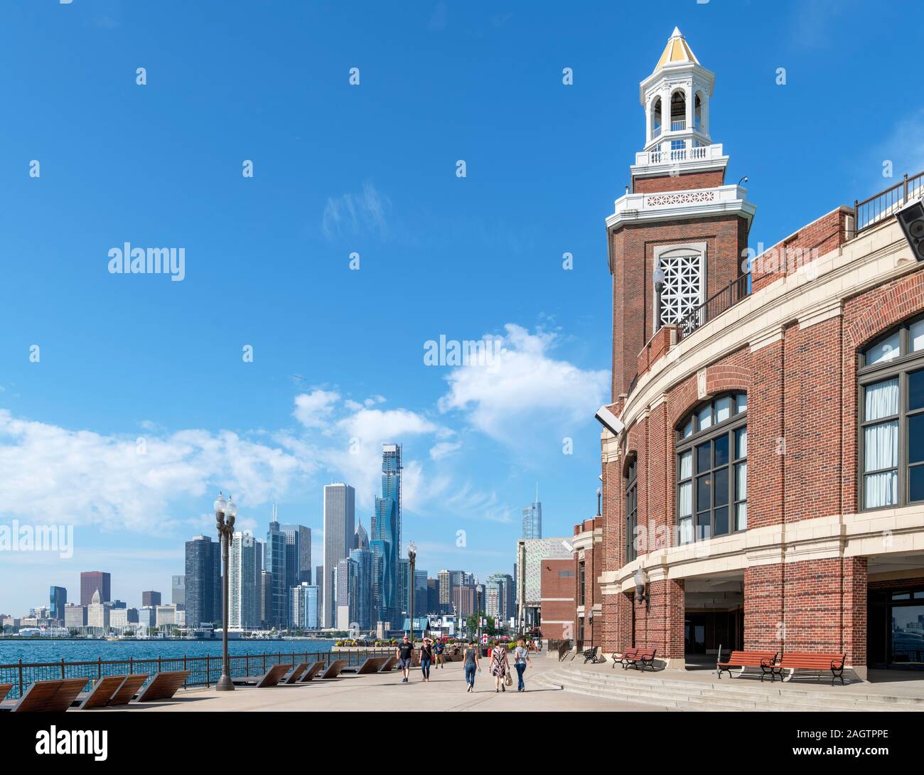 Die Chicago Skyline vom Ende der Navy Pier, Chicago, Illinois, USA. Stockfoto