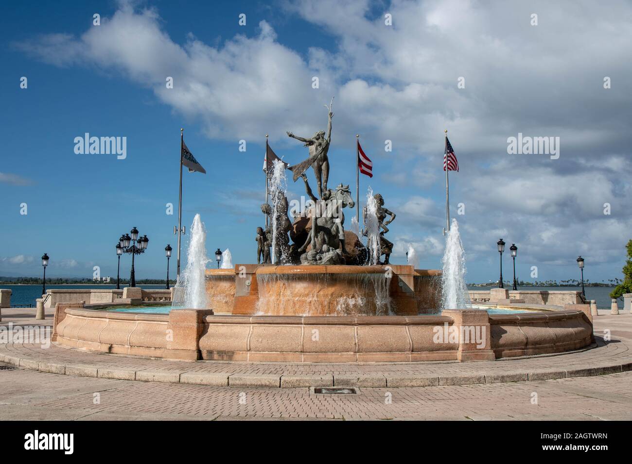 "Die Wurzeln" Brunnen in Paseo La Princesa San Juan feiert den 5. Geburtstag der Neuen Welt und ehrt das Erbe der Puertorican Menschen. Stockfoto