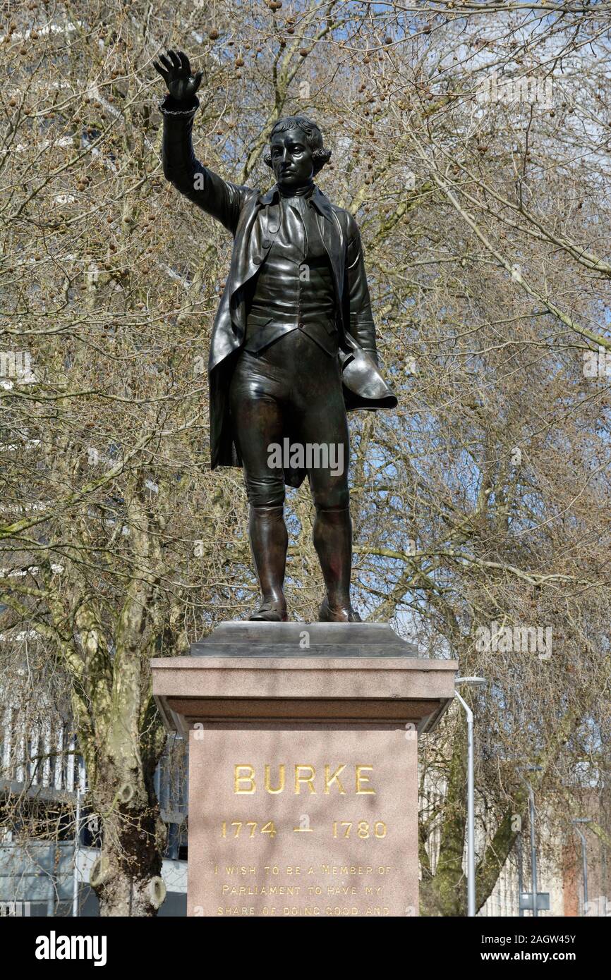 1894 Bronzestatue von Edmund Burke, St Augustines Parade, Bristol, Großbritannien Stockfoto