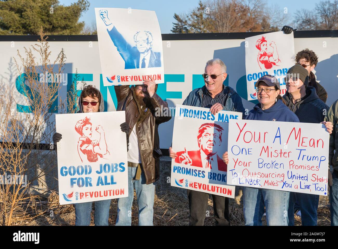 Burlington, Iowa, USA. Dezember, 2019 21. Ein Jahr nach der Schließung eines Siemens Dampfturbine Werk in Burlington, Iowa, USA ehemalige Mitarbeiter außerhalb der Anlage zu protestieren, der Siemens AG und Trump versprechen Arbeitsplätze zu retten. Credit: Keith Turrill/Alamy leben Nachrichten Stockfoto