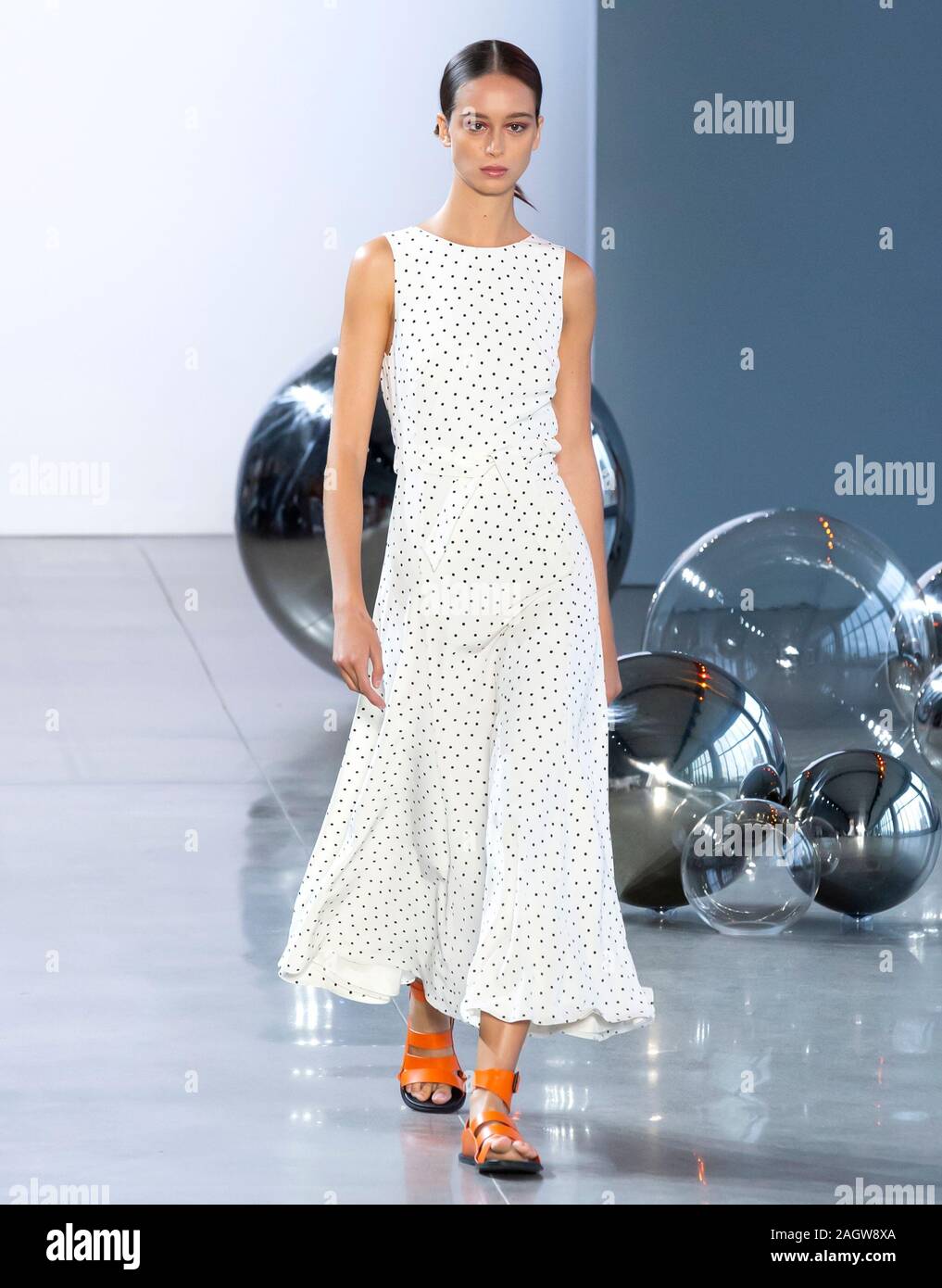 New York, NY-Sept 10, 2019: Chiara Corridori geht der Start- und Landebahn am Mittag von Noor Frühling Sommer 2020 Fashion Show Stockfoto