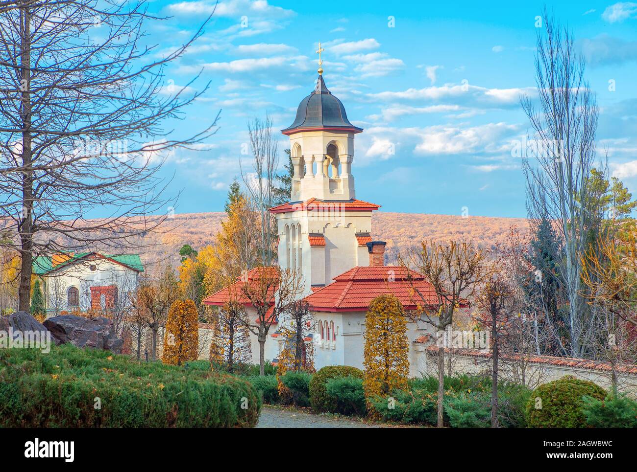 Orthodoxe Wachturm im Dorf Curchi aus der Republik Moldau Stockfoto