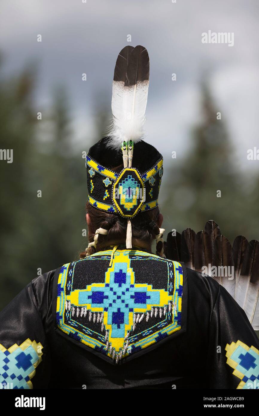 Detail der Tanzkleidung, die von einer indigenen Frau im Canada Day Powwow getragen wird. Stockfoto