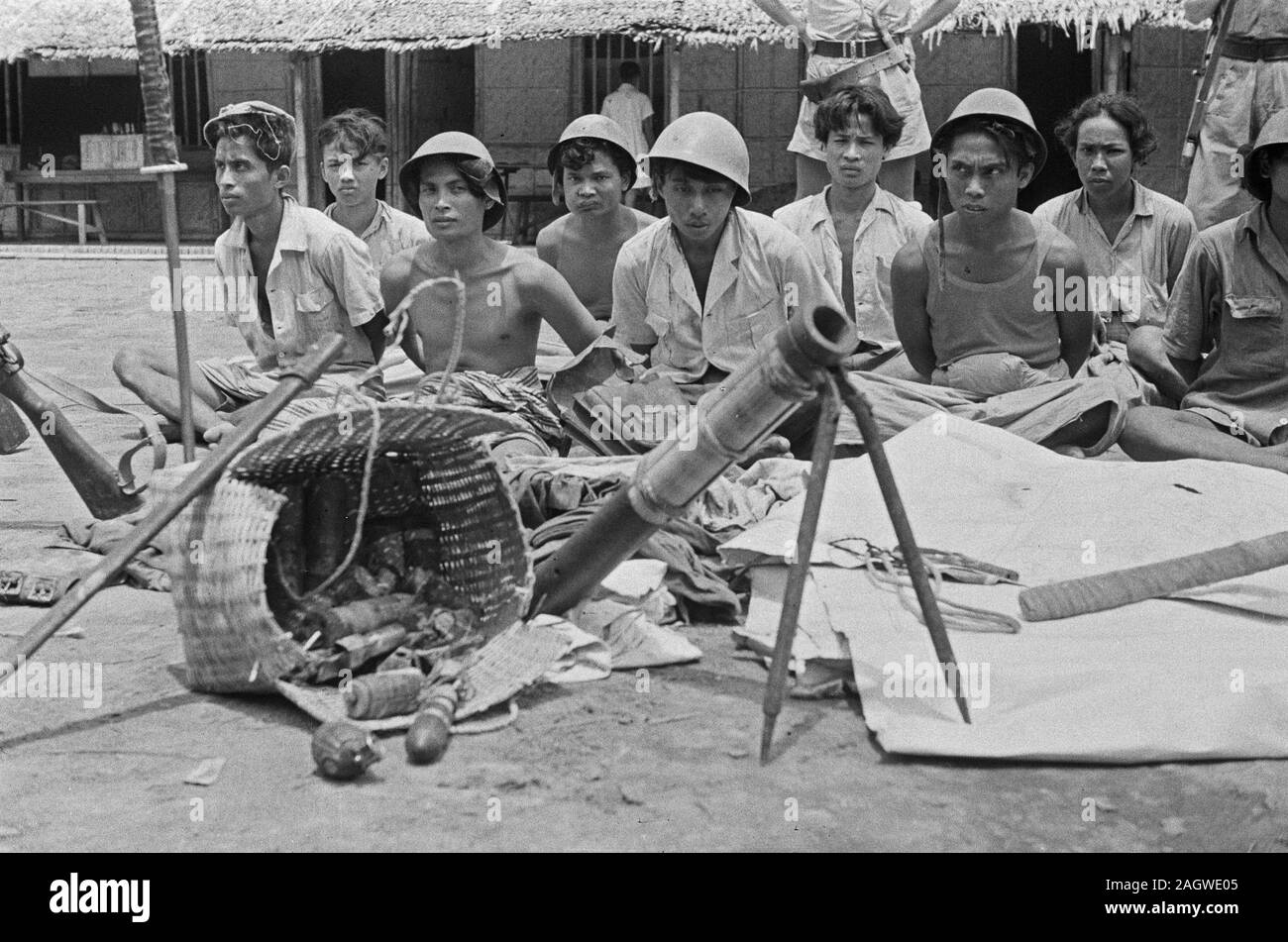 Erfasst republikanischen Krieger mit ihren Waffen; Datum 1947; Standort Celebes, in Indonesien, in Niederländisch Ostindien (Soldaten in Indonesien) Stockfoto