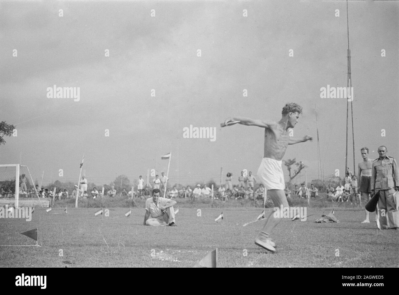 Wettbewerber Diskuswurf; April 6, 1947; Ort: Indonesien, Niederländisch Ostindien Stockfoto