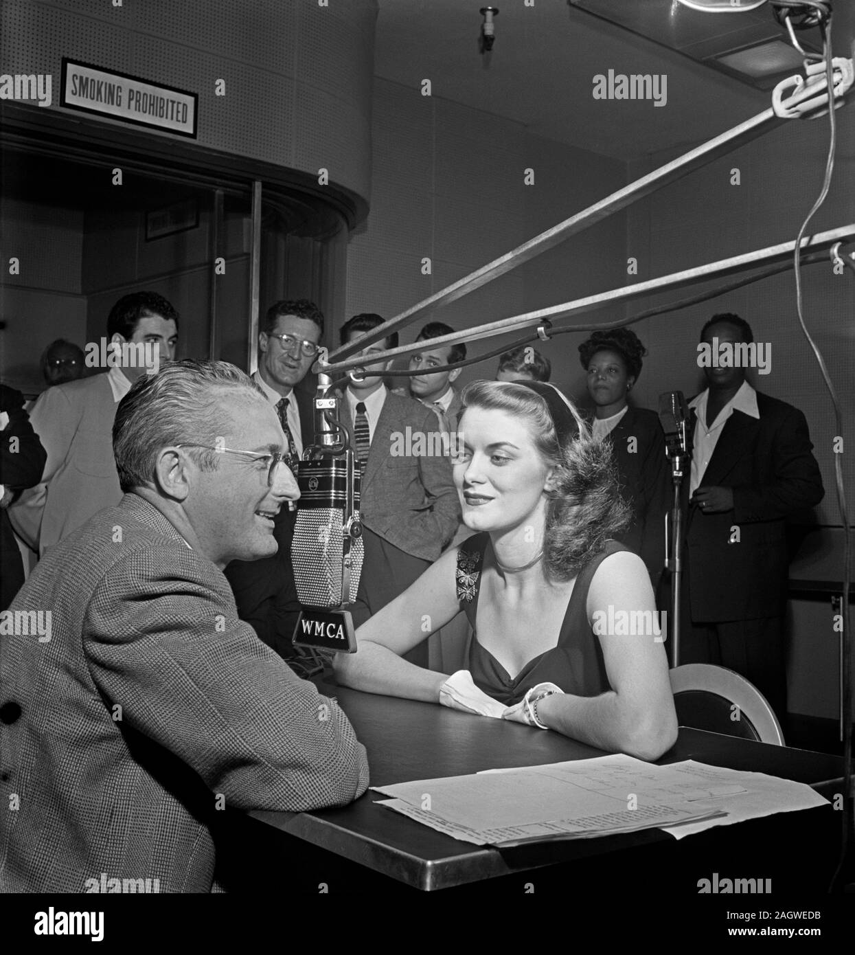 Portrait von Tommy Dorsey, Beryl Davis, Georgie Auld, Ray McKinley, Johnny Desmond, Vic Damone, Mel Torme, Mary Lou Williams, und Josh White, das Wmca, New York, N.Y., Ca. Okt. 1947 Stockfoto