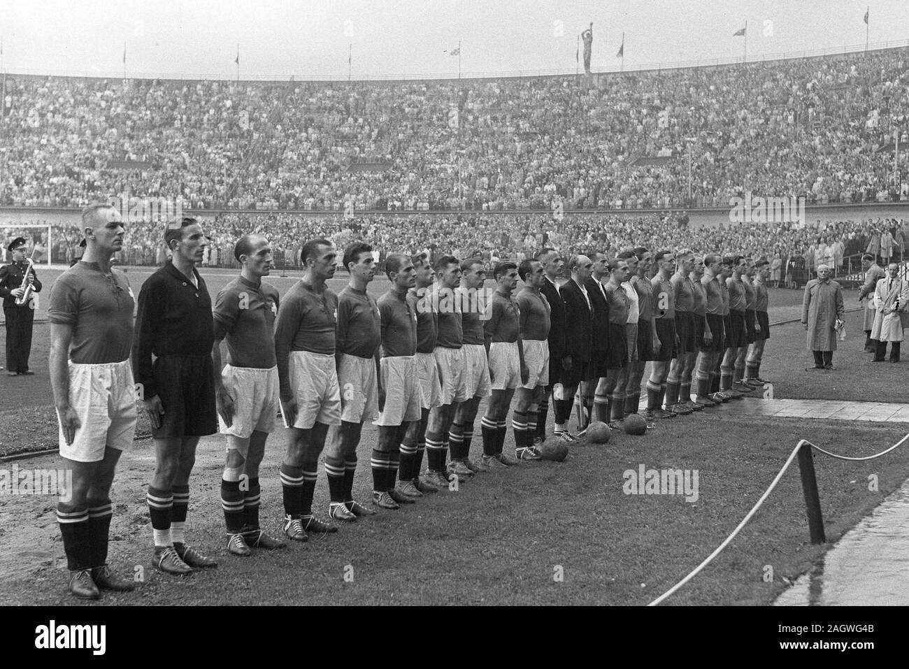 September 21, 1947 - Niederlande - Schweiz 6-2 - beide Mannschaften/Links die Schweiz und die Niederlande Stockfoto