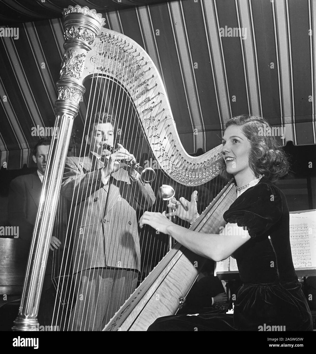 Portrait von Joe Marsala und Adele Girard, Hickory House, New York, N.Y., zwischen 1946 und 1948 Stockfoto