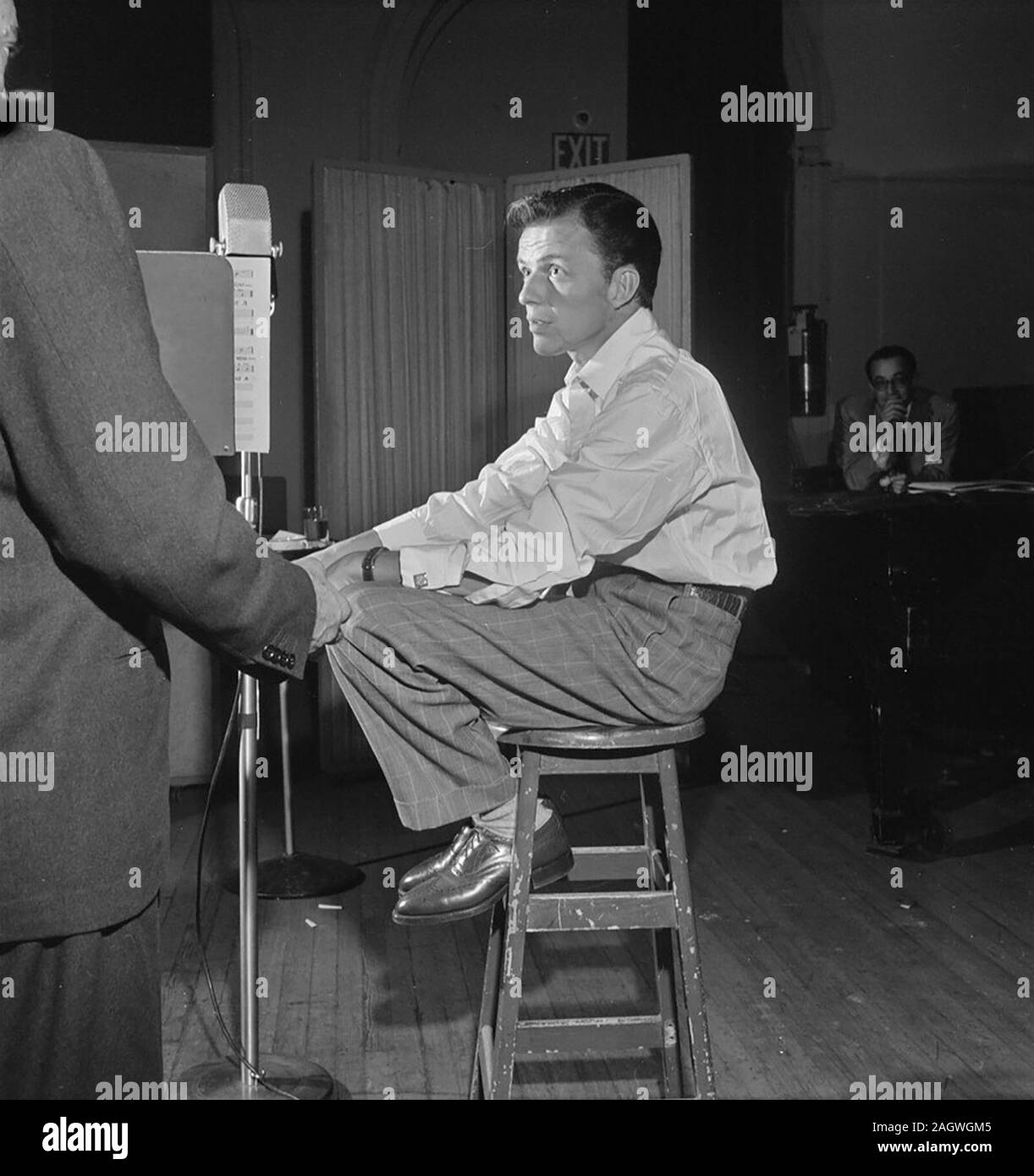 Portrait von Frank Sinatra, Liederkrantz Hall, New York, N.Y., Ca. 1947 Stockfoto