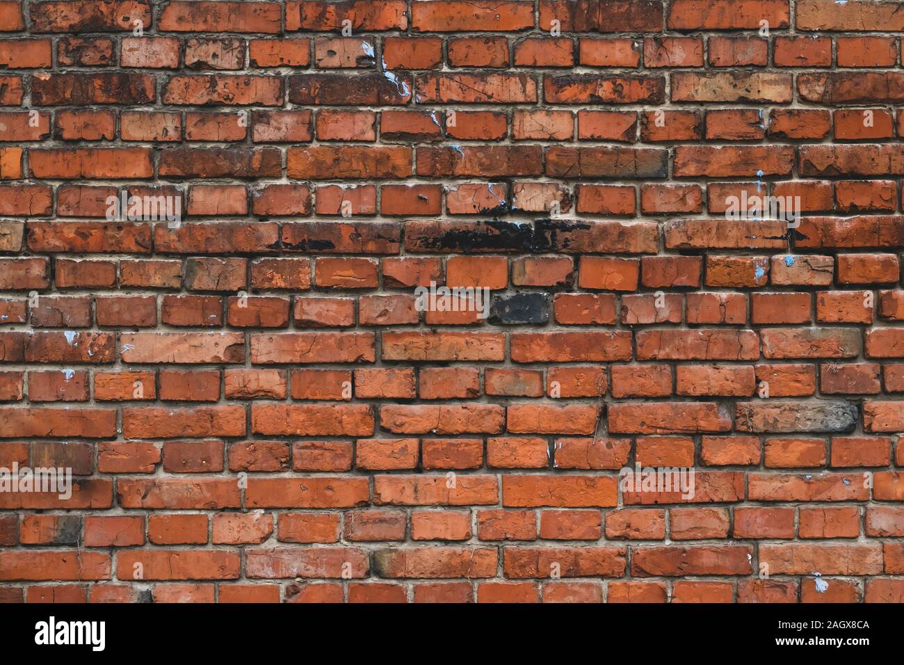 Red schmutzige Backsteinmauer. Stein, Fels Oberfläche. Rau, Vintage konkrete Beschaffenheit, Wand. Grunge Hintergrund Stockfoto