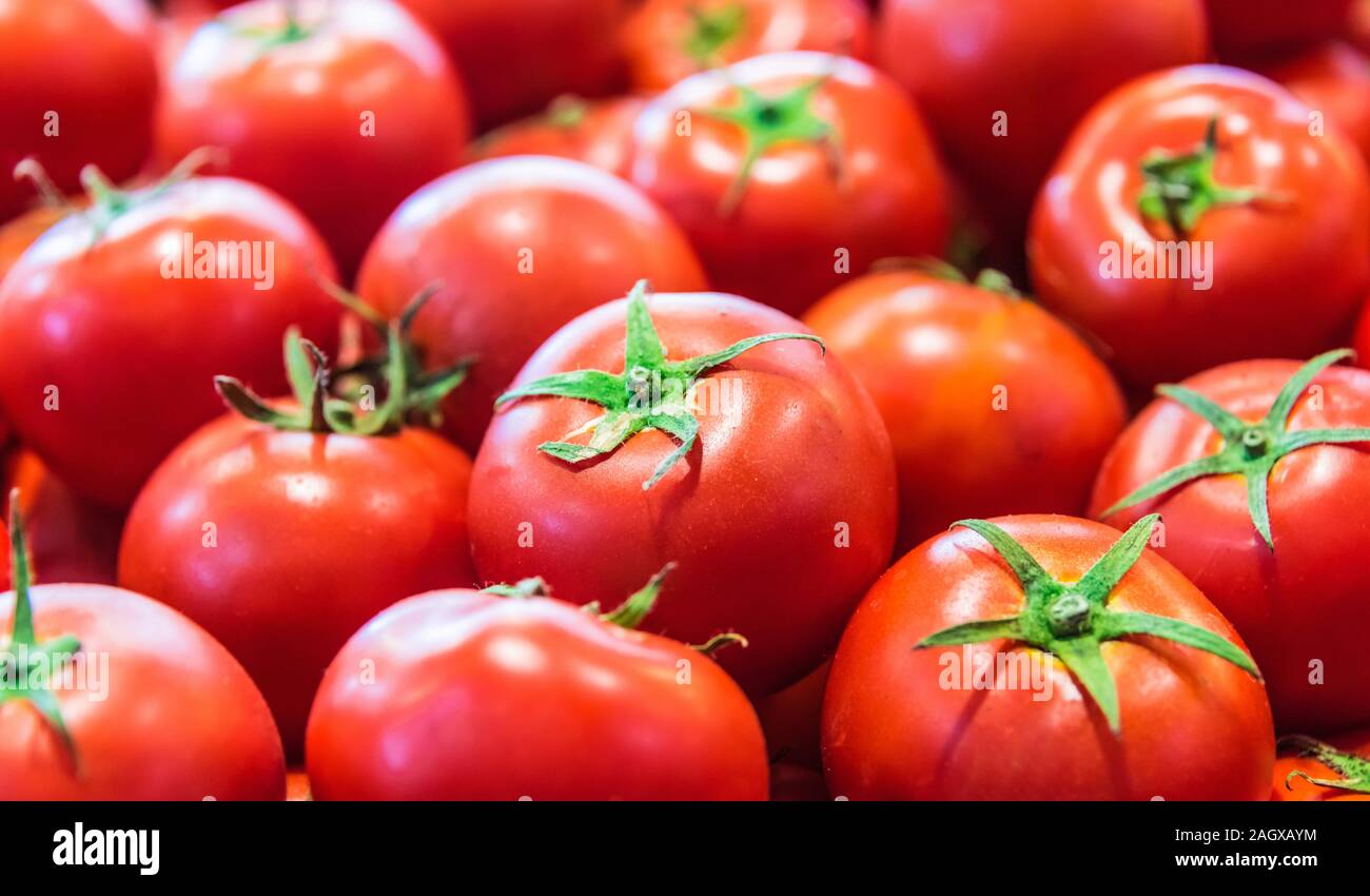 Frische Bio Tomaten auf der Straße Marktstand. Stockfoto