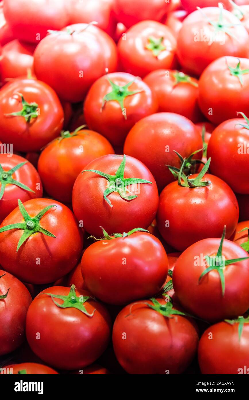 Frische Bio Tomaten auf der Straße Marktstand. Stockfoto