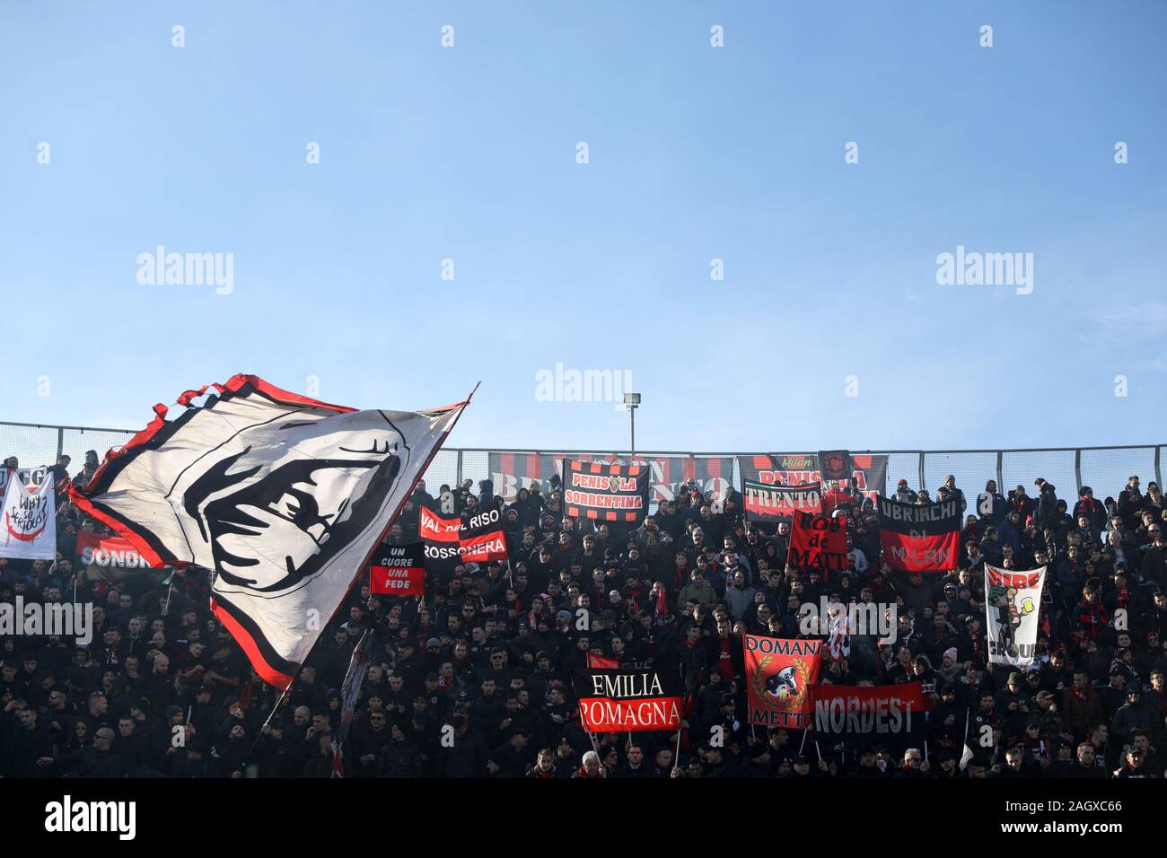 Bergamo, Italien. 22 Dez, 2019. Fans milanduring Atalanta gegen Mailand, italienische Fußball Serie A Männer Meisterschaft in Bergamo, Italien, 22. Dezember 2019 - LPS/Francesco Scaccianoce Credit: Francesco Scaccianoce/LPS/ZUMA Draht/Alamy leben Nachrichten Stockfoto