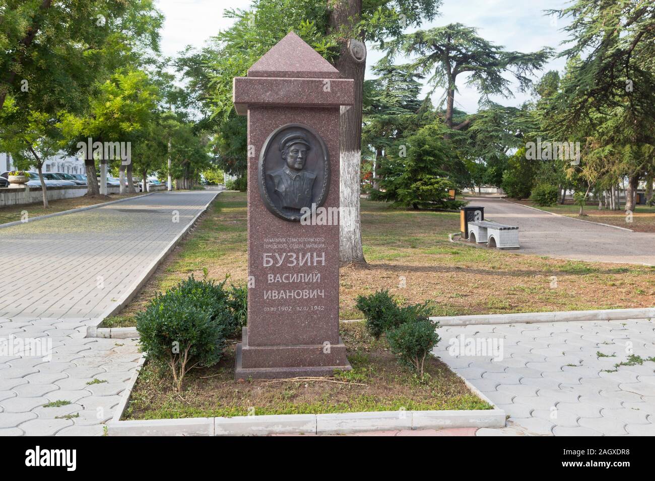 Sewastopol, Krim, Russland - Juli 24, 2019: Monument für Wassilij Iwanowitsch Buzin auf Puschkin Straße in der Stadt Sewastopol, Krim Stockfoto