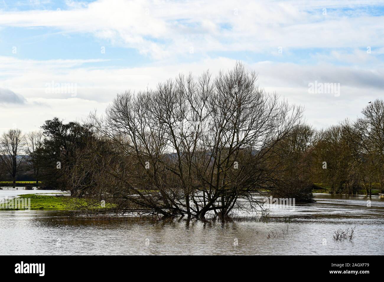 Lewes Großbritannien 22. Dezember 2019 - Überschwemmung um barcombe Mühlen in der Nähe von Lewes in East Sussex als mehr Wetter- und Hochwasserwarnungen haben über Großbritannien nach Tagen des Regens ausgestellt: Credit Simon Dack/Alamy leben Nachrichten Stockfoto