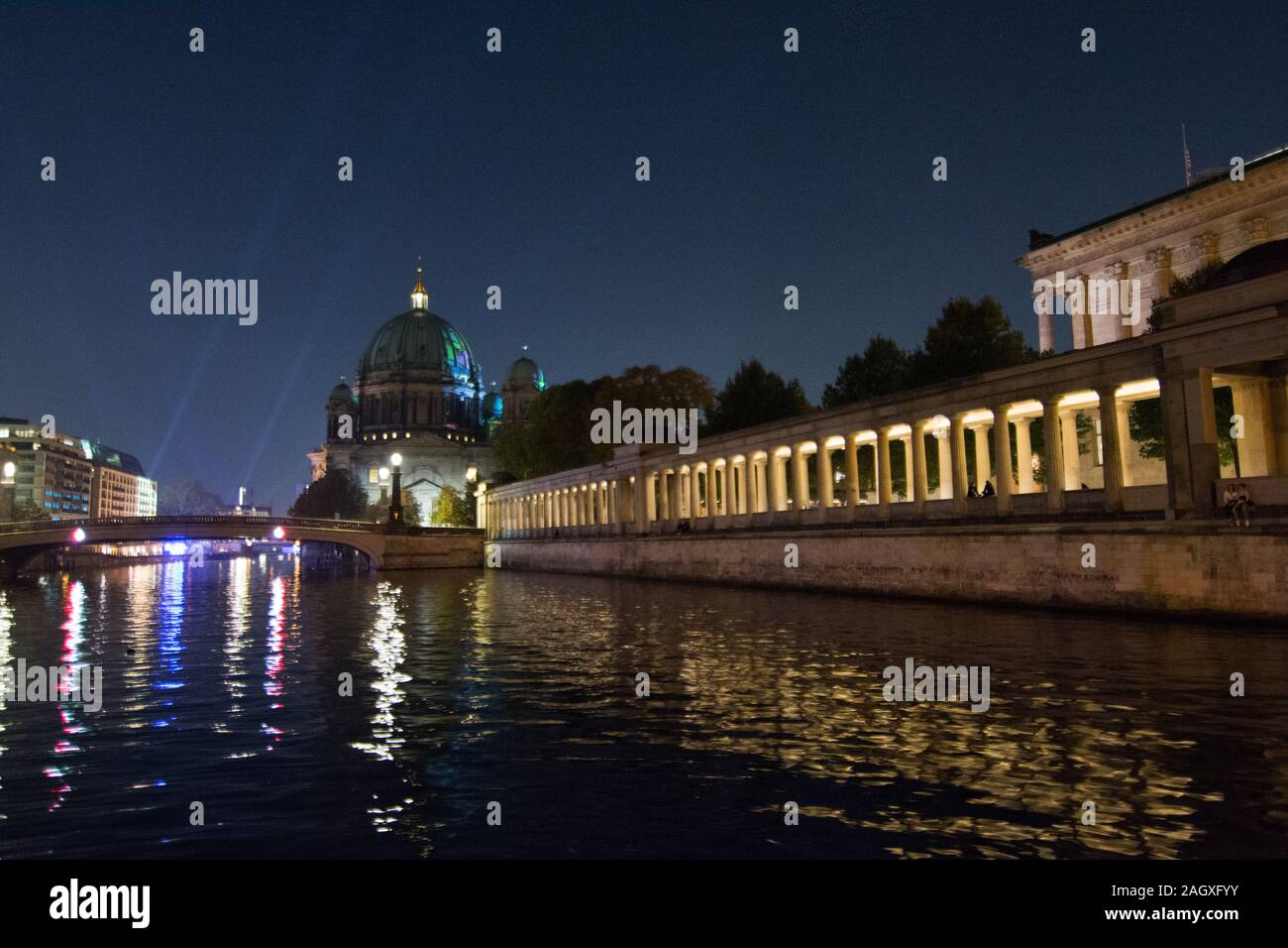 Nachtaufnahme mit Berliner Dom am 15.10.2019 beim Festival der Lichter. Stockfoto