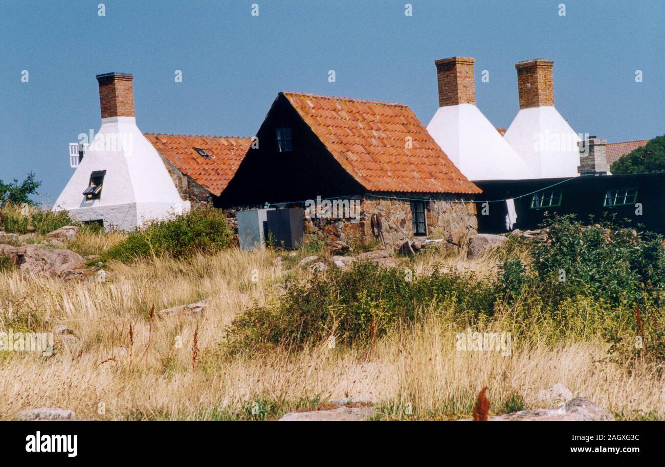 BORNHOLM Dänemark Smoke House mit charakteristischen Schornsteine Stockfoto