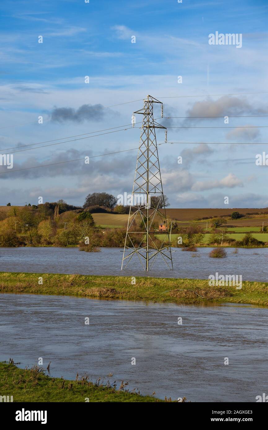 Lewes Großbritannien 22. Dezember 2019 - überschwemmten Wiesen und Ackerland in Lewes in East Sussex Nach dem nächtlichen Regen mehr Wetter- und Hochwasserwarnungen haben über Großbritannien, nach Tagen der ständige Regen ausgestellt: Credit Simon Dack/Alamy leben Nachrichten Stockfoto