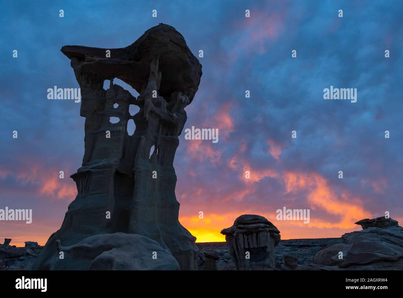 Alien Thron bei Sonnenuntergang, Bisti Badlands, Alabama Stockfoto