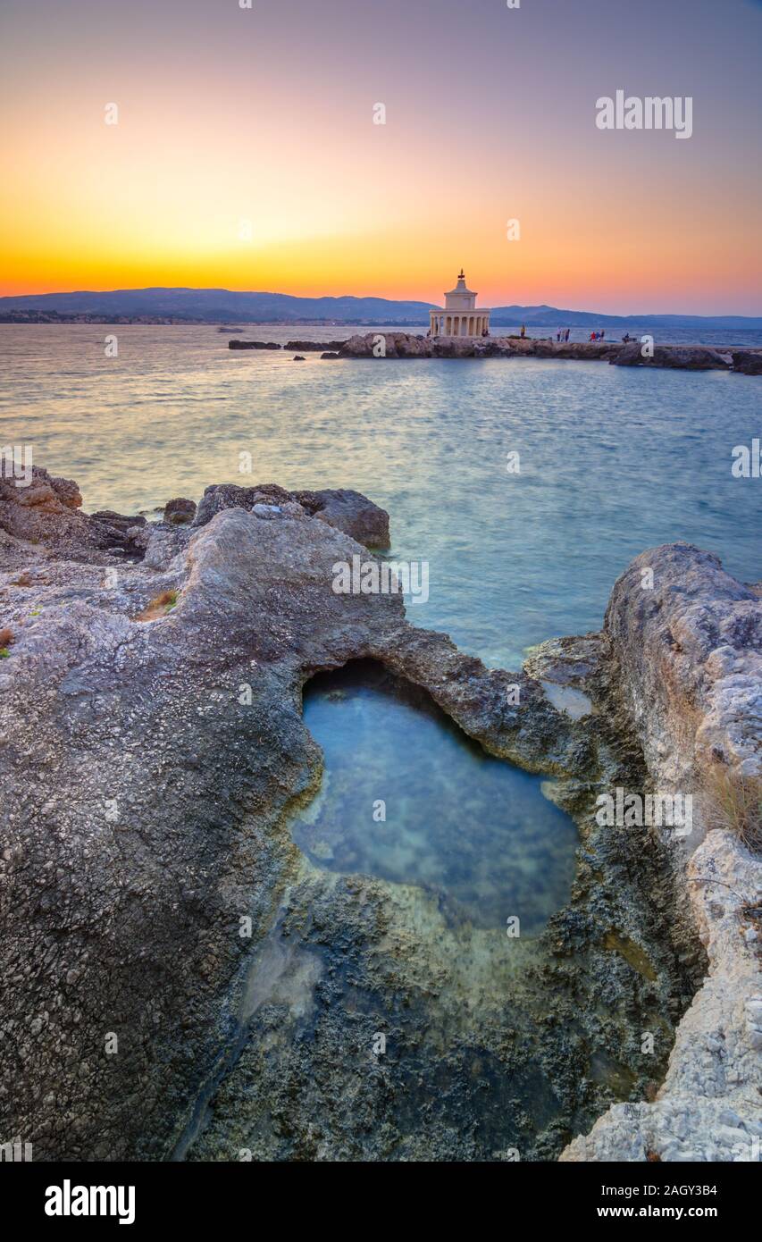Herrlichem Blick auf den Leuchtturm von St. Theodor in Kefalonia, Griechenland Stockfoto