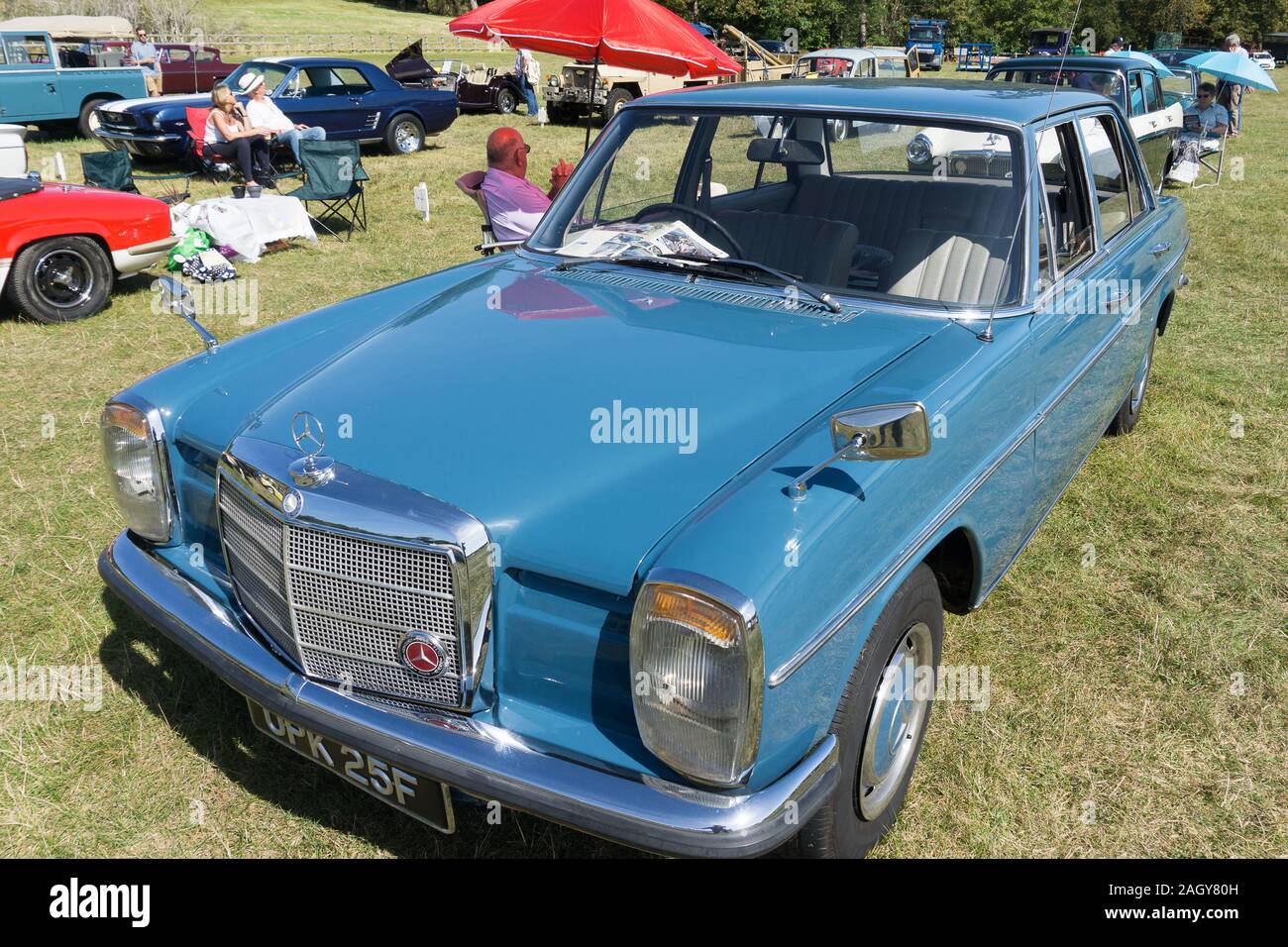 43+ Mercedes Blaues C Im Display Pictures