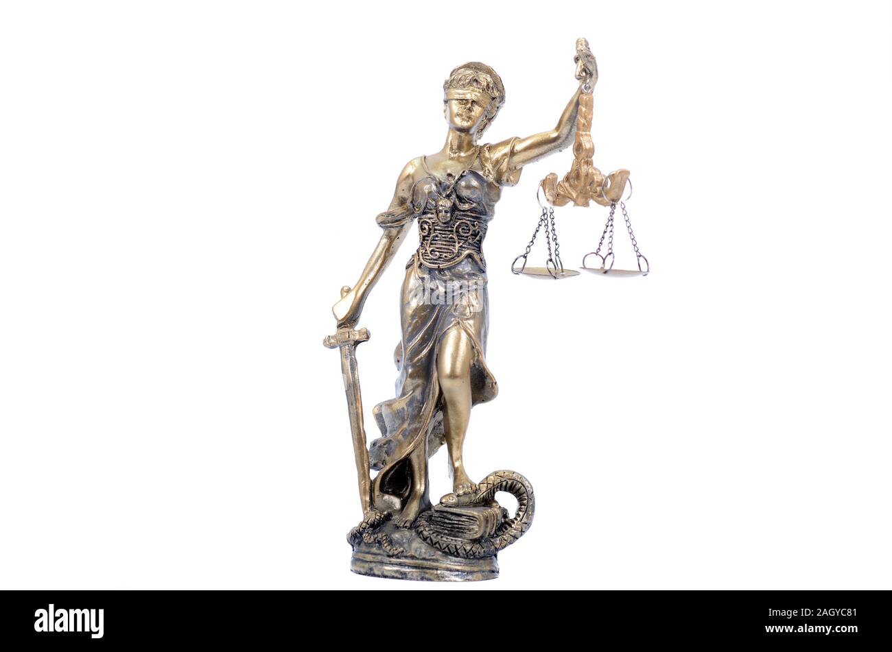 Recht und Gerechtigkeit, Rechtmäßigkeit Konzept, Waage der Gerechtigkeit, der Justitia, Lady Gerechtigkeit auf dem weißen Hintergrund isoliert. Stockfoto