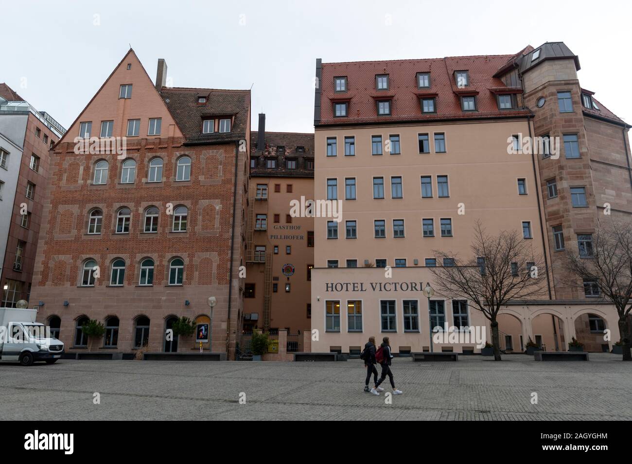 Nürnberg ist ein Hybrid aus alter und moderner Architektur. Stadt wurde im Zweiten Weltkrieg stark bombardiert. Das Hotel Victoria ist in einem alten und gut restaurierte entfernt bauen Stockfoto