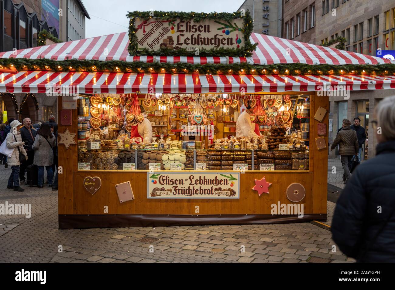 "Lebkuchen" ist eine deutsche Version von Lebkuchen. Es ist sehr beliebt und in großen Mengen in allen Weihnachtsmärkten verkauft. Stockfoto