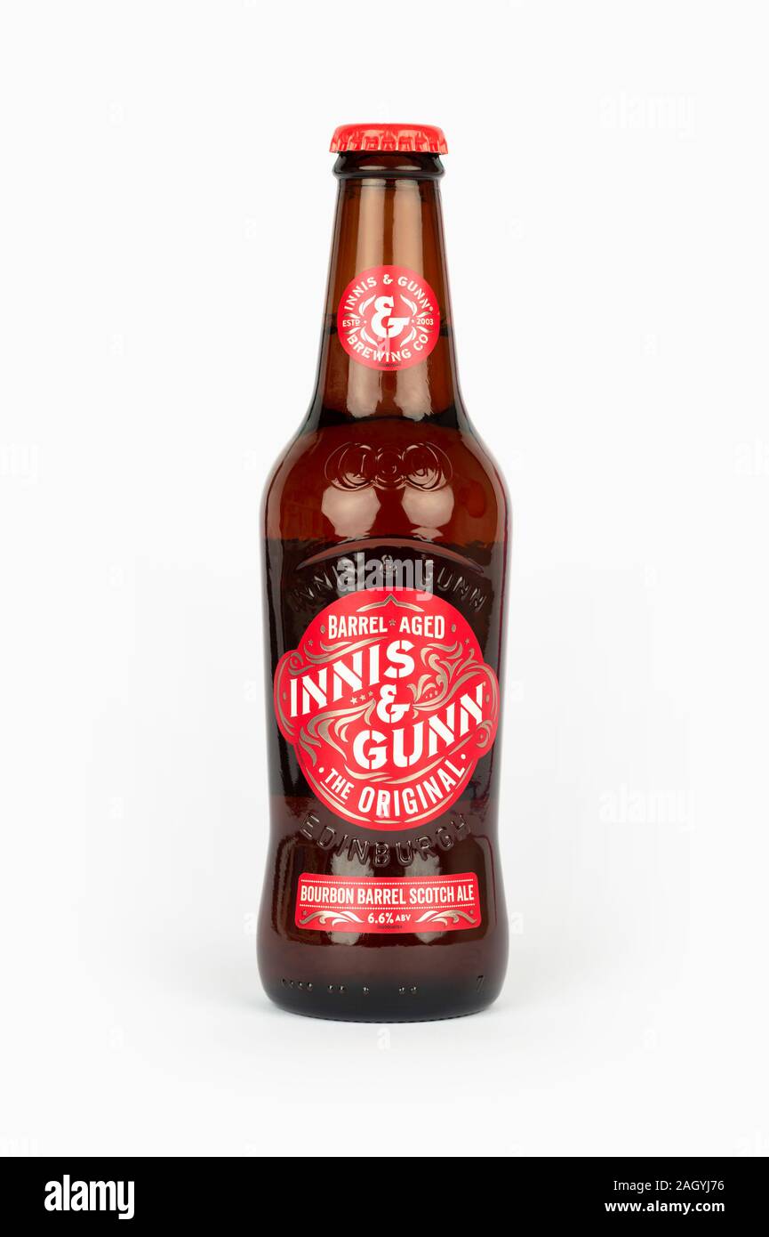 Eine Flasche Innis & Gunn Bourbon Barrel scotch ale Schuß auf einem weißen Hintergrund. Stockfoto