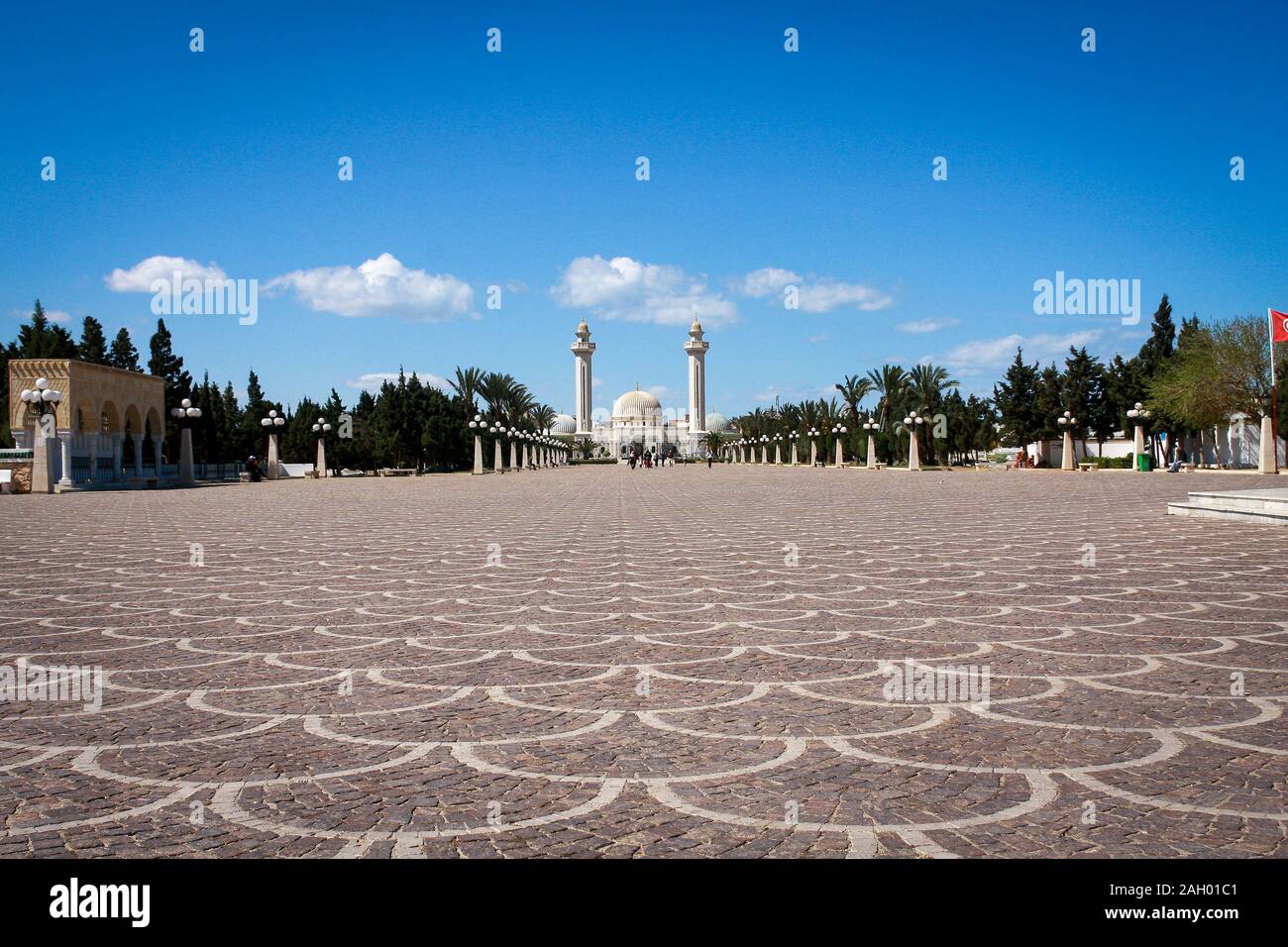 Das Bourguiba-Mausoleum ist ein monumentales Grab in Monastir, Tunesien, das die Überreste von Präsident Habib Bourguiba, dem Vater der tunesischen Unabhängigkeit, enthält Stockfoto