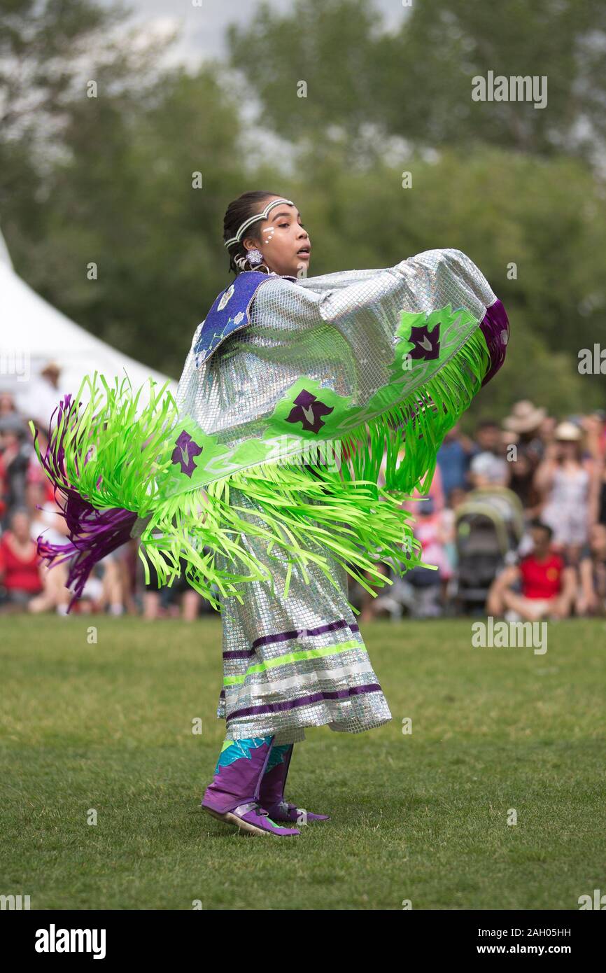 Weiblichen indigenen Tänzer an Kanada Tag Powwow. Stockfoto