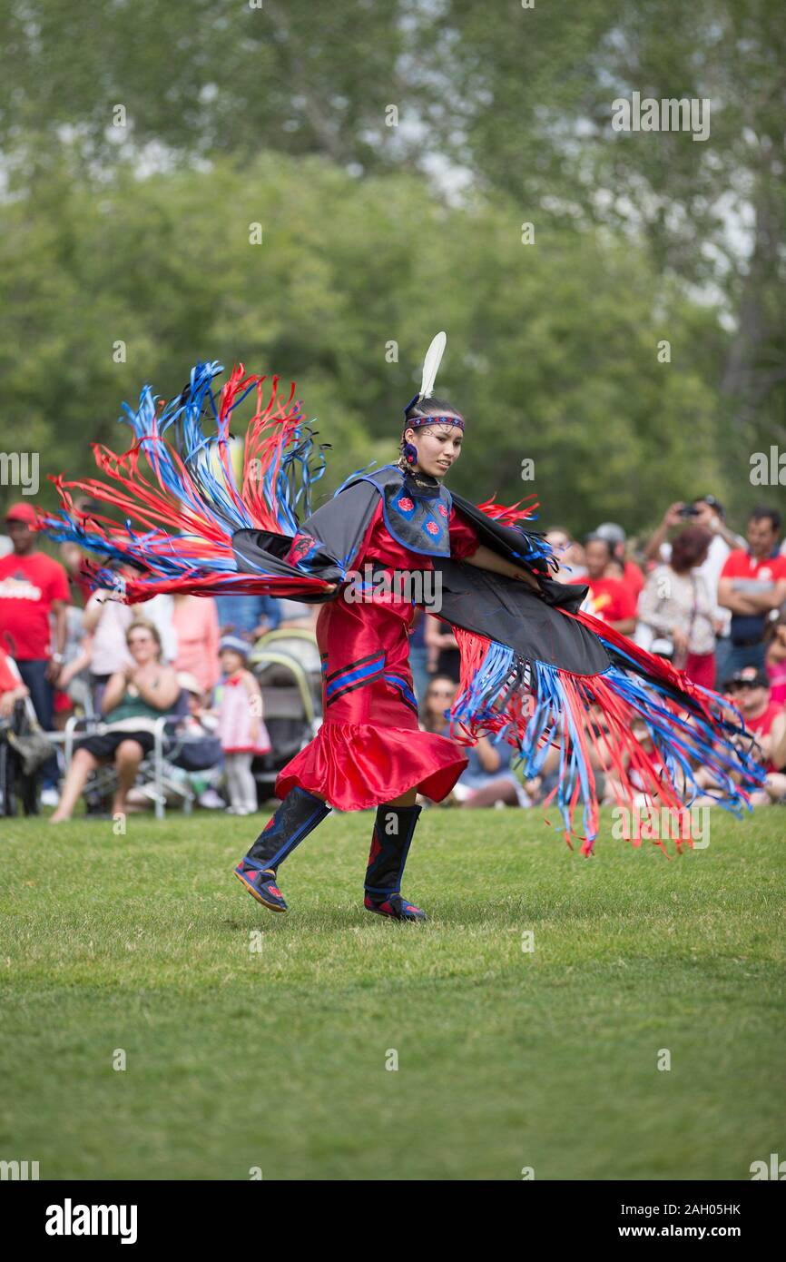 Weiblichen indigenen Tänzer an Kanada Tag Powwow. Stockfoto