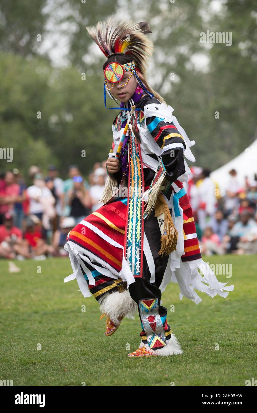 Männliche indigenen Tänzer an Kanada Tag Powwow. Stockfoto