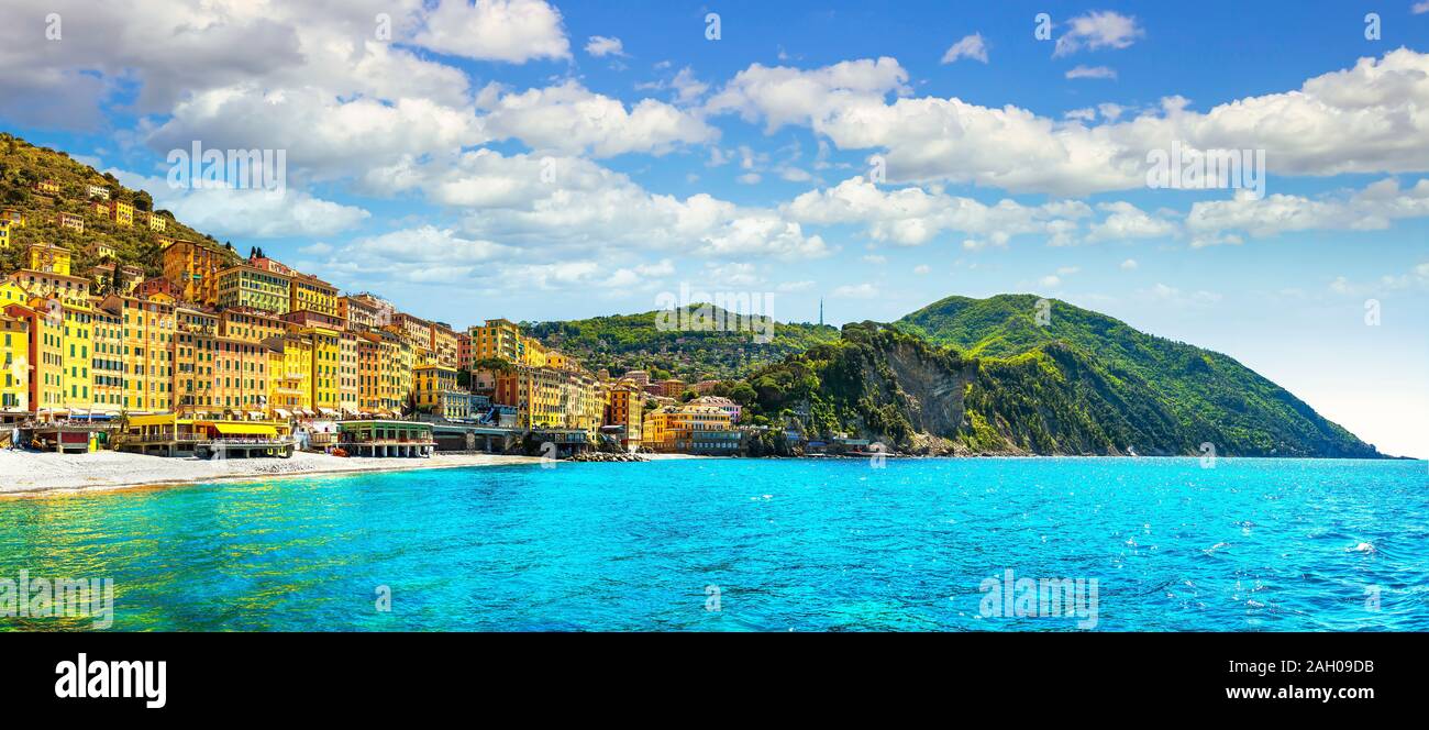 Camogli Strand und typischen bunten Häusern. Reiseziel Ligury, Italien, Europa. Stockfoto