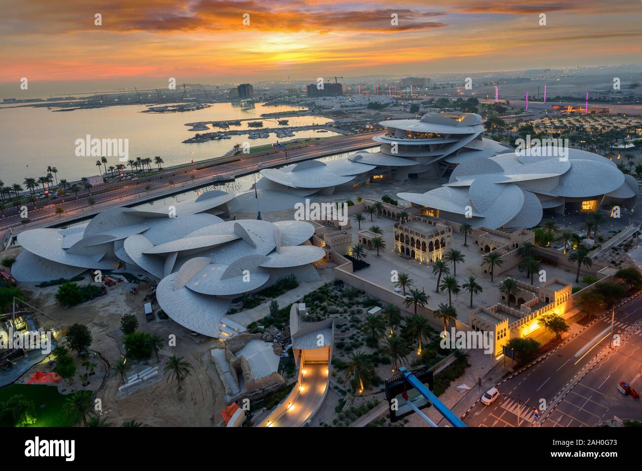 Luftaufnahme von Qatar National Museum am frühen Morgen Stockfoto