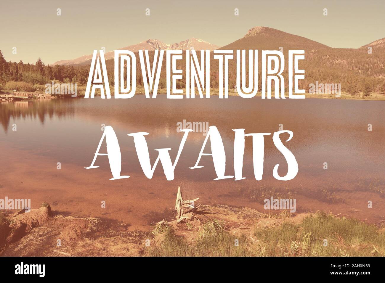 Abenteuer erwartet - social media Reisen motivational Poster. Stockfoto