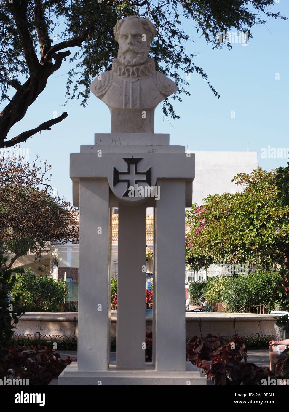 MINDELO, KAP VERDE auf April 2019: Denkmal der Sa-da-Baneira am Praça Nova Square, genannt Amilcar Cabral in der afrikanischen Stadt, Insel Sao Vicente, klar Stockfoto
