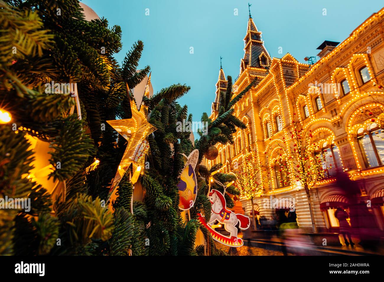 Weihnachten Dekorationen und beleuchteten Gummi Gebäude auf dem Roten Platz, Moskau, Russland Stockfoto