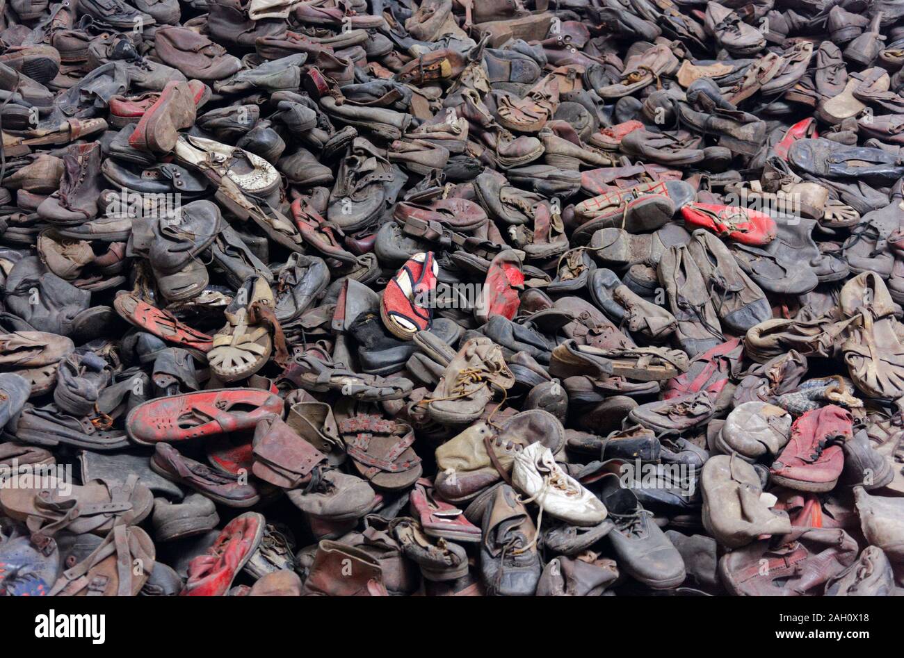 Schuhe, die einmal Opfer der nationalsozialistischen Völkermord auf Anzeige in Block 5 des Museum Auschwitz gehörte, Auschwitz, Oświęcim, Polen Stockfoto