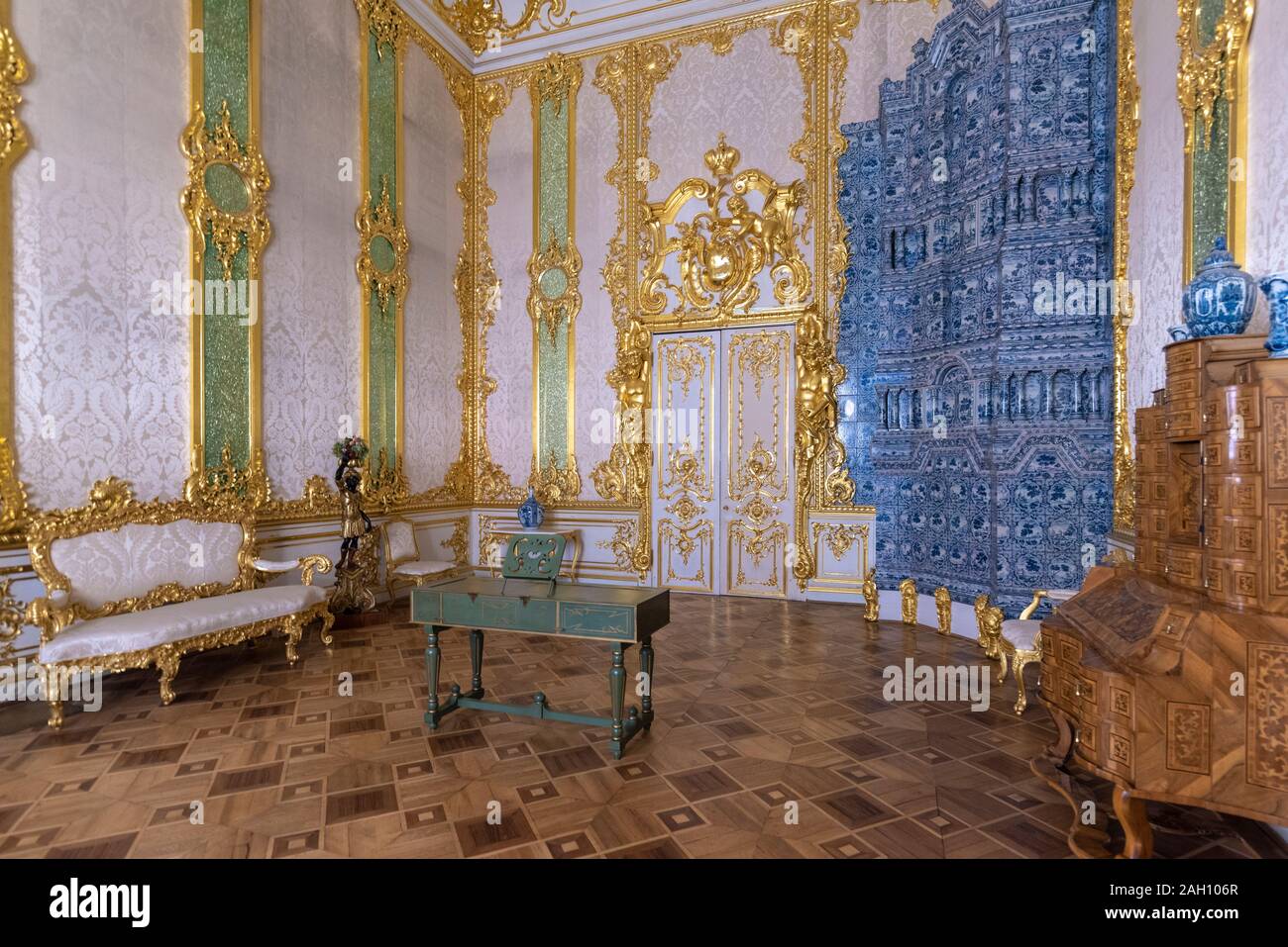 Zarskoje Selo (Puschkin), Sankt Petersburg, Russland. Barockes goldenes Interieur des Katharinenpalastes, gelegen in der Stadt Tsarskoe selo. Stockfoto