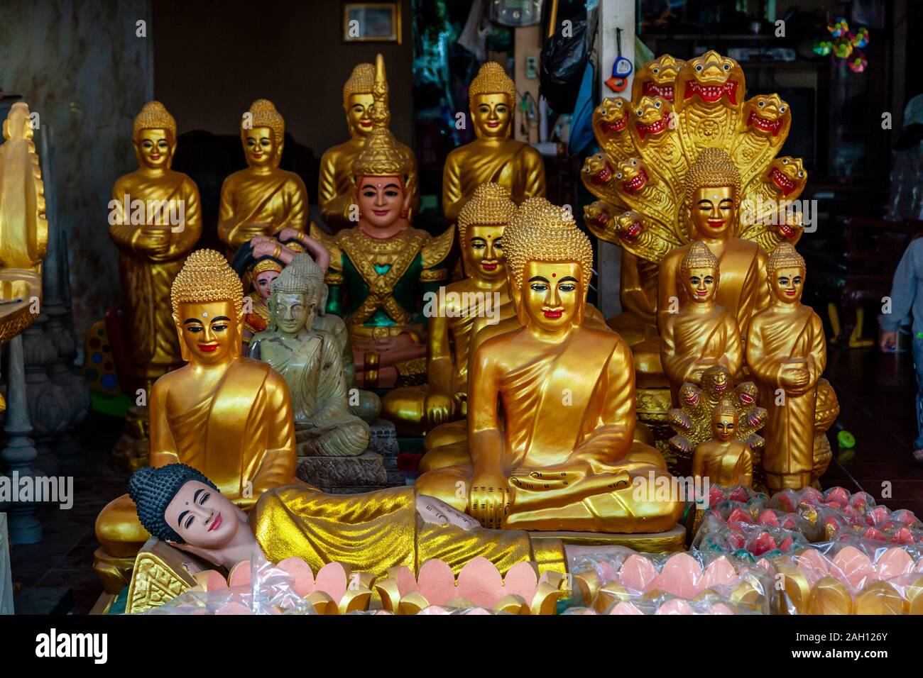 Buddhas auf der Prayuvong Buddha Fabriken, Phnom Penh, Kambodscha. Stockfoto