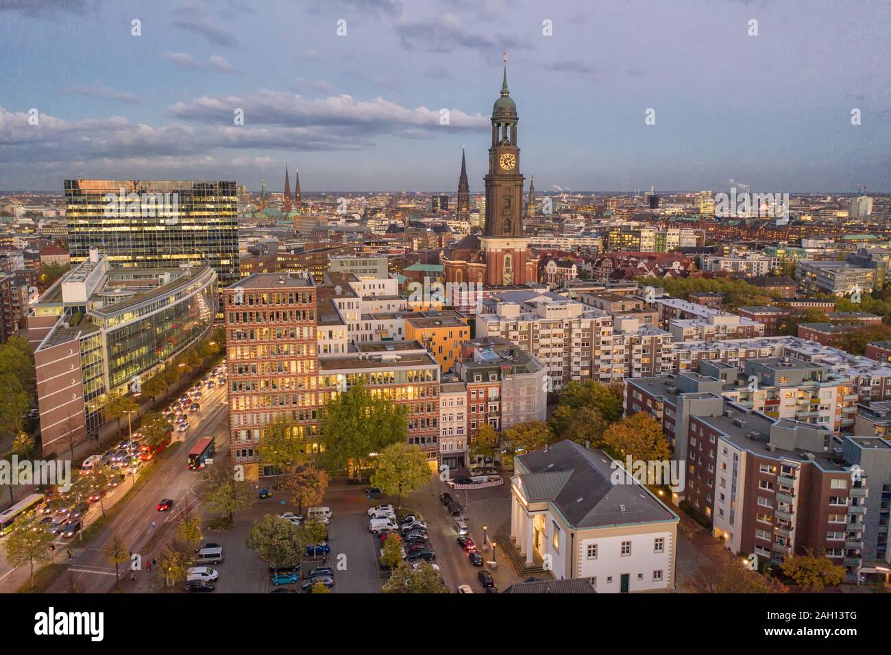 Luftaufnahme von Neustadt Viertel mit St. Michaelis Kirche Stockfoto