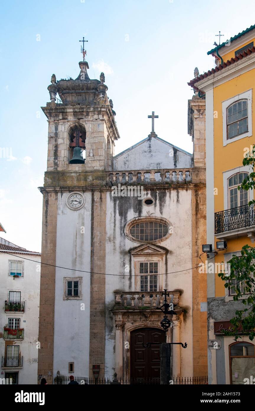 Fassade der St. Bartolomeu Kirche, Coimbra, Portugal Stockfoto