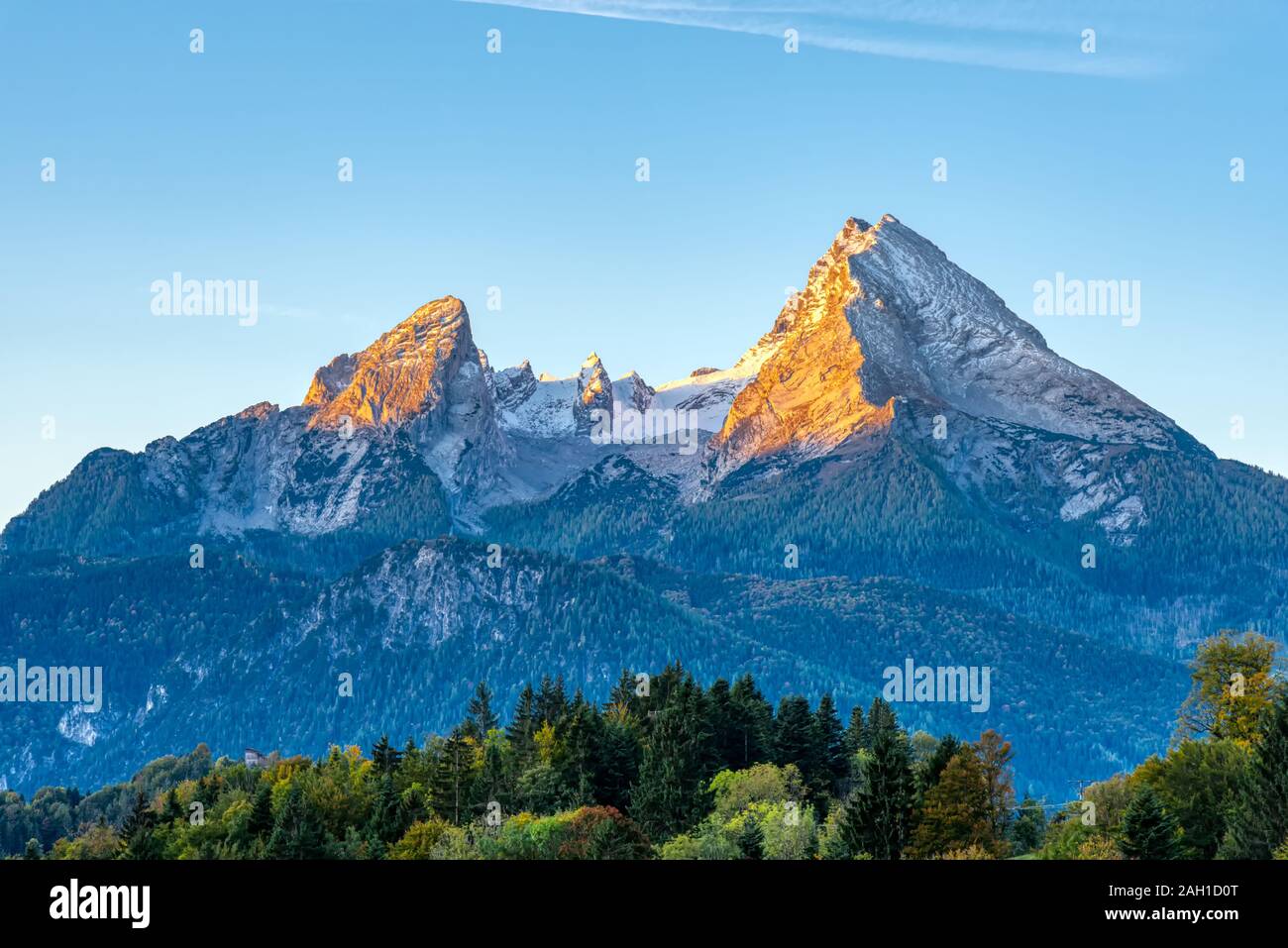 Die ersten Sonnenstrahlen Hits der berühmten Watzmann in den Bayerischen Alpen. Stockfoto