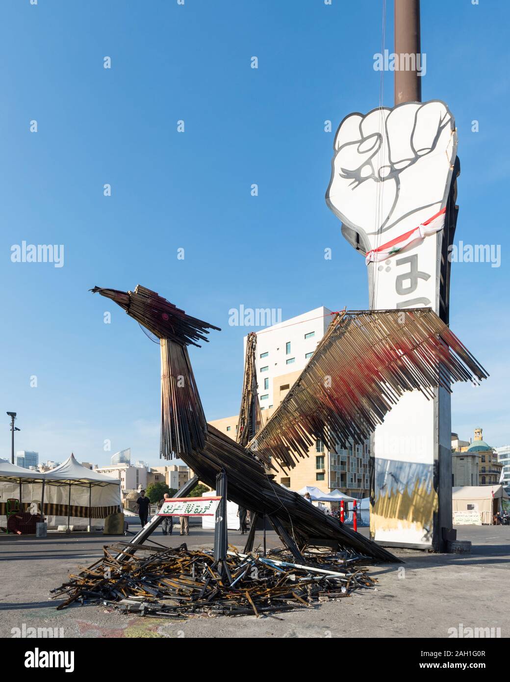 Revolution Faust und den Phoenix kunst installation Skulptur, einer Idee von Hayat Nazer, Märtyrer" Platz, Beirut Central District, Libanon Stockfoto