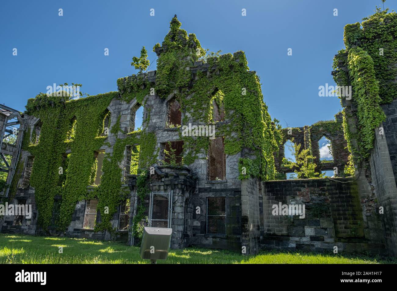 New York City - USA - 15. Mai 2019: Roosevelt Island Pocken Krankenhaus Ruinen Stockfoto